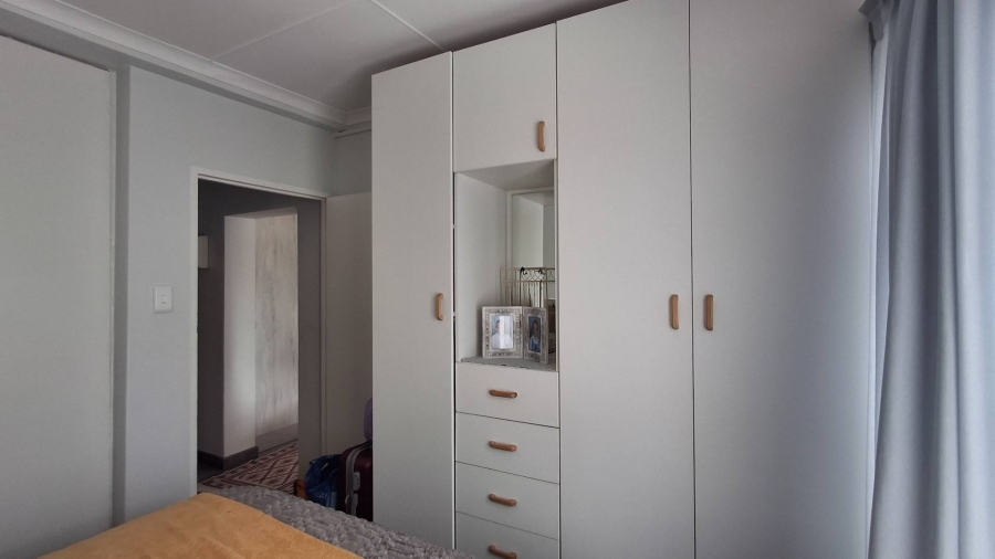 2 Bedroom Property for Sale in Hartenbos Central Western Cape